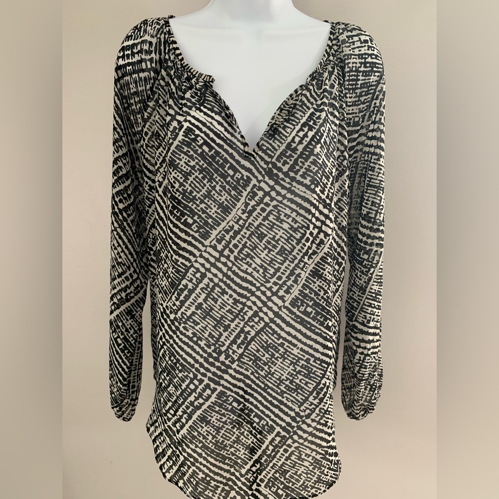 Daisy Fuentes Black and White Geometric Blouse